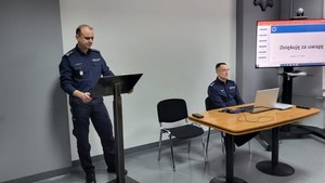 narada roczna w sali konferencyjnej przemawia insp. Sławomir Piekut Komendant KWP w Poznaniu.