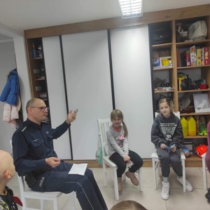 policjanci podczas spotkań z dziećmi nr 8