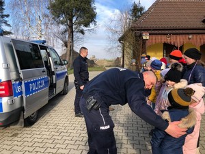 policjanci podczas spotkań z dziećmi nr 14